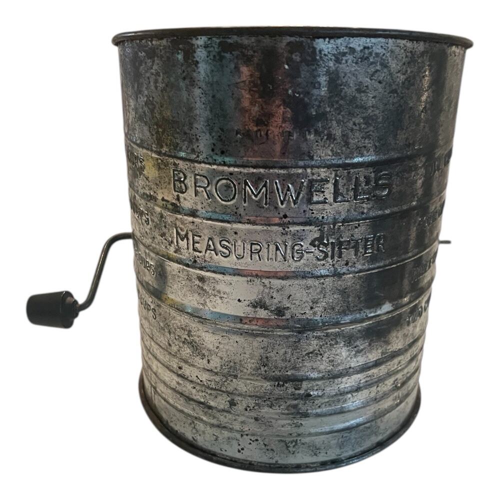 Vtg Bromwell’s Measuring-Sifter Embossed Metal 5 Cup Flour Sifter Rusty Crusty
